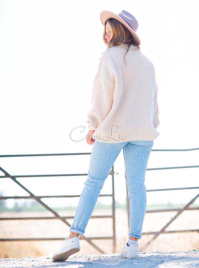 TEJIDO POMPONES FRONTALES (Beige)
