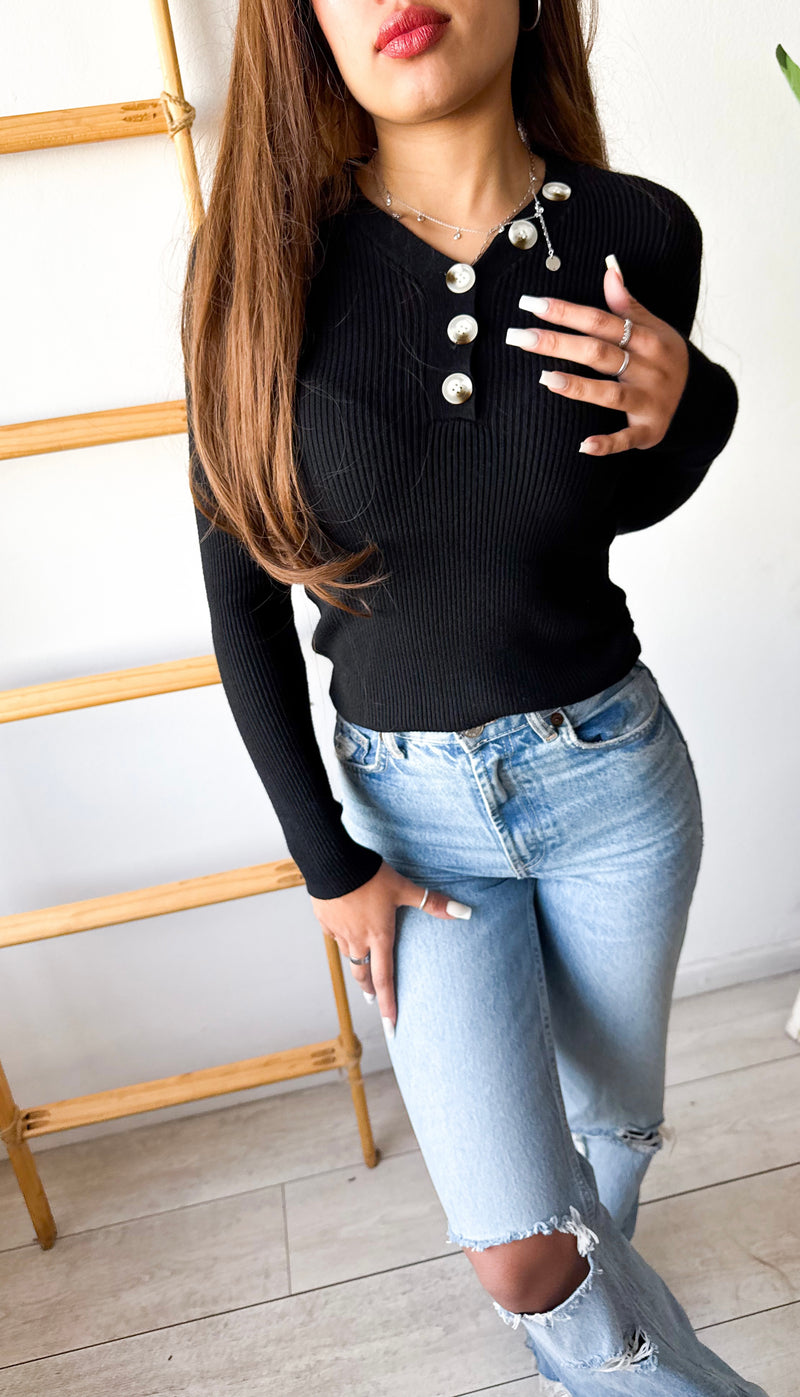 POLERA BASIC BOTONES LISTADA