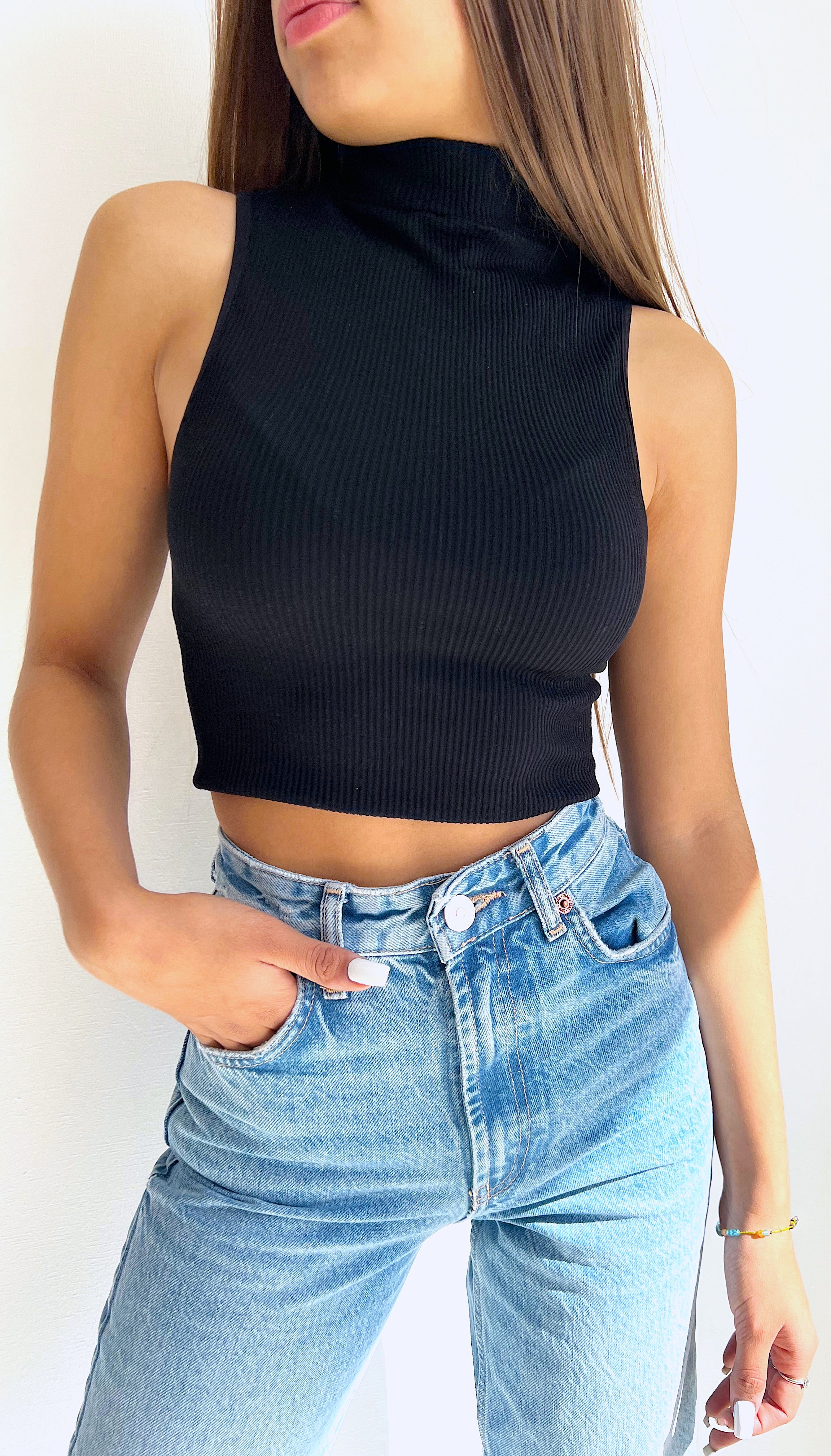 CROP TOP BASIC CUELLO ALTO – CamLu
