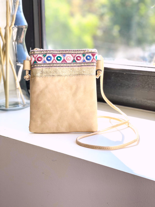 CARTERA BORDADA CAMLU (Tirantes ajustables )