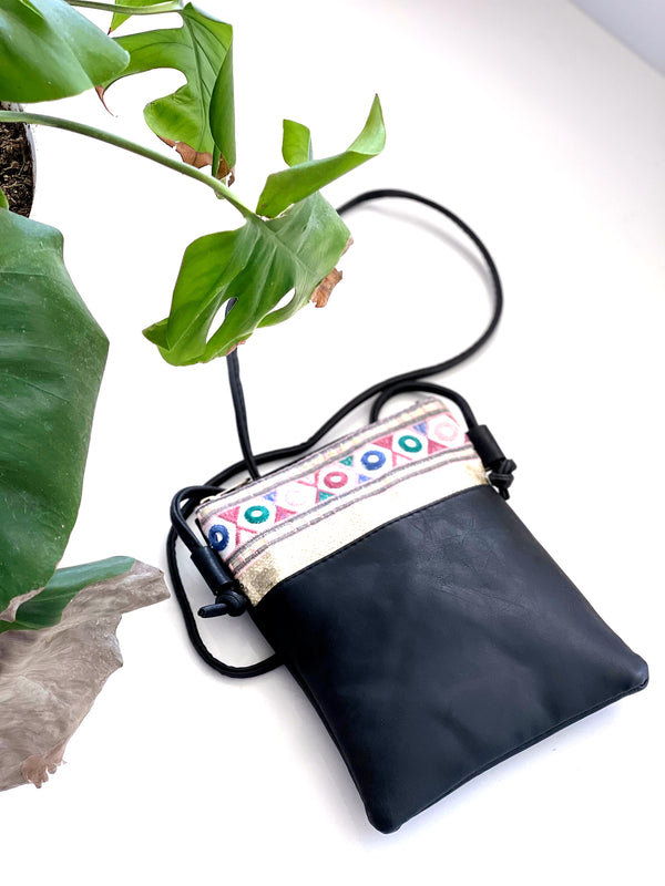 CARTERA BORDADA CAMLU (Tirantes ajustables )